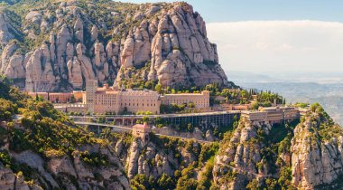 Montserrat Monastery, İspanya, Barcelona yakınındaki görünümünü
