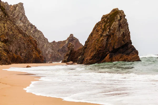 Playa aislada Ursa en la costa atlántica cerca del Cabo Roca — Foto de Stock