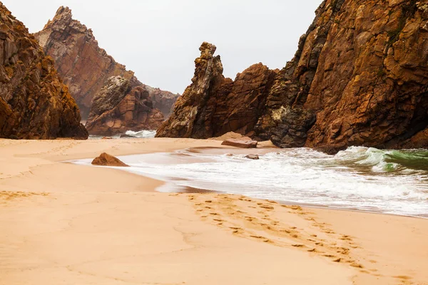 Playa aislada Ursa en la costa atlántica cerca del Cabo Roca — Foto de Stock