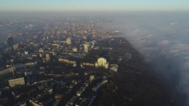 Kiev Panoraması, şafak, Ukrayna, 4k video, dron görüntüleri siste