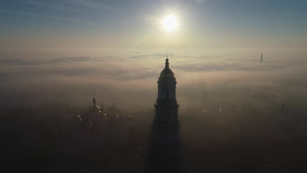 Beautiful morning autumn stock footage of the city in dense fog at sunrise, Kiev, Ukraine — Stock Video