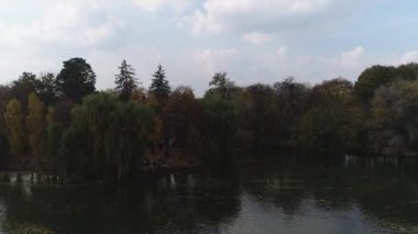 Ulusal dendroloji Park Sofiyivka Uman, Ukrayna Hava görünümünü. Drone görüntüleri. 4k.