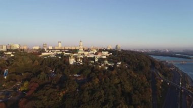 Kiev, Ukrayna Kiev Pechersk Lavra hava görünümünü. 4k video