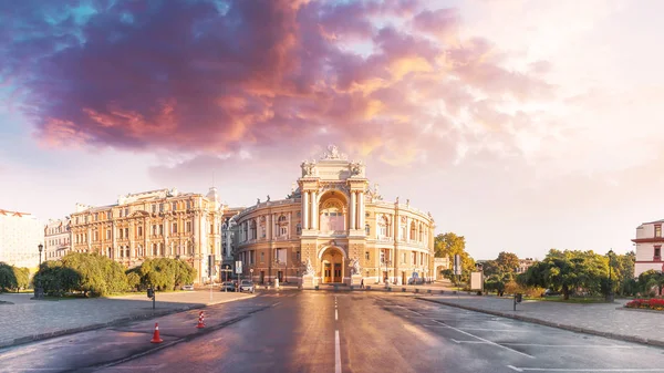 Όπερα στην Οδησσό της Ουκρανίας. Ακαδημαϊκή όπερα και μπαλέτο της πολιτείας της Οδησσός — Φωτογραφία Αρχείου