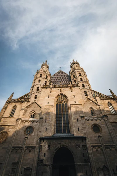 Catedral de Santo Estêvão na praça central de Viena, Áustria — Fotografia de Stock