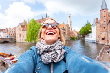Kadın turistik gezi Bruges, Belçika