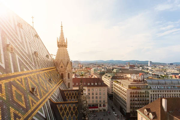 Θέα στην πόλη από το κατάστρωμα παρατήρησης του καθεδρικού ναού του Αγίου Στεφάνου στη Βιέννη, Αυστρία — Φωτογραφία Αρχείου