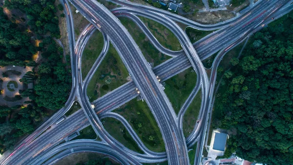 Vista superior del tráfico de la ciudad de la carretera en la ciudad de Kiev, Ucrania —  Fotos de Stock