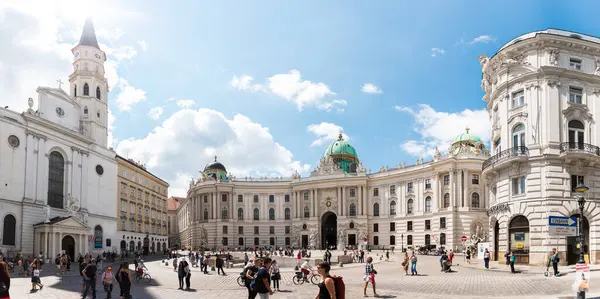 Hofburg am michaellerplatz, wien, Österreich — Stockfoto