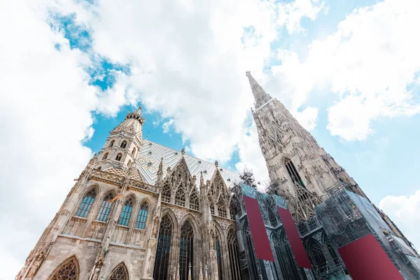 Stephens-Kathedrale am Hauptplatz in Wien, Österreich — Stockfoto