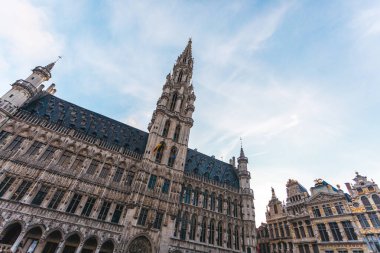 Gün batımında Brüksel'deki Grand Place, Belçika