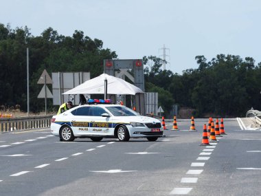 İsrail 'de İkinci Ülke Çapındaki Kapalı Kapılar Kilitleme Sırasındaki Polis Bloğu.