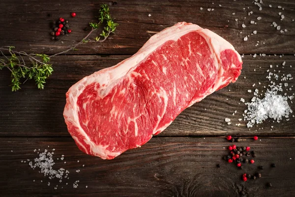 Roh Lendchensteak Auf Weißem Holzhintergrund Rustikalen Stil Mit Salz Und — Stockfoto