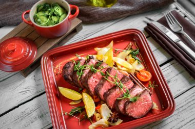 Plaka sebzeli ızgara Denver biftek 