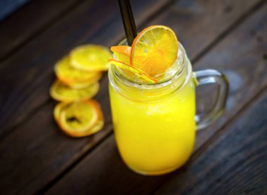 Portakal ve tutku meyve ahşap backg ev yapımı limonata