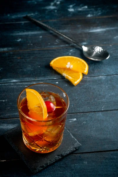 Whisky Cola Avec Glace Agrumes Cocktail Classique Sur Fond Bois — Photo