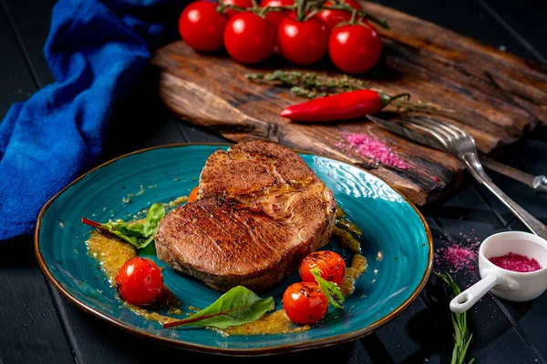 Large Grilled Beef Steak Plate Cherry Tomatoes Mustard Plate Wooden — Stock Photo, Image