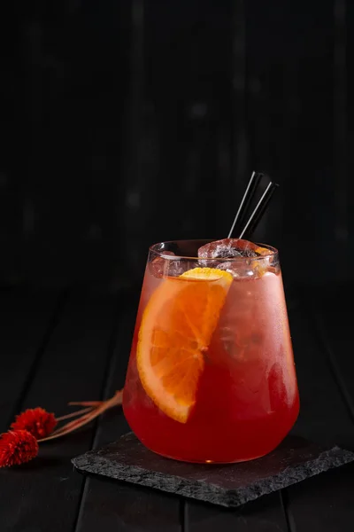 Cocktail Pamplemousse Avec Gin Vodka Dans Verre Transparent Avec Glace — Photo