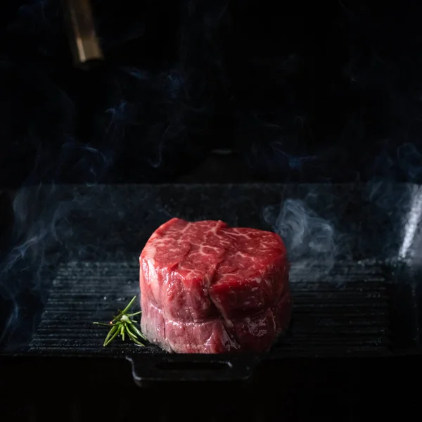 Filet Mignon Steak Dans Une Casserole Processus Cuisson Sur Gril — Photo