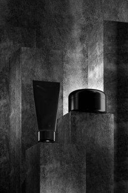 3d illüstrasyon. Gri soyut taş beton arka plan ile güzel format poster grimsi tonaliteleri ile, beyaz plastik kaplar ile: krem kavanoz, tüp. Gerçekçi maket kozmetik.