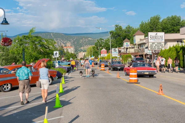 Penticton Columbia Británica Canadá Junio 2019 Coches Antiguos Personas Llenan — Foto de Stock