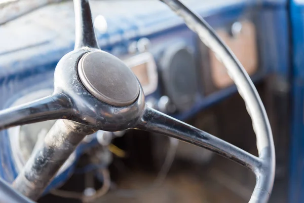 Close Volante Velho Interior Azul Caminhão Vintage Abandonado — Fotografia de Stock