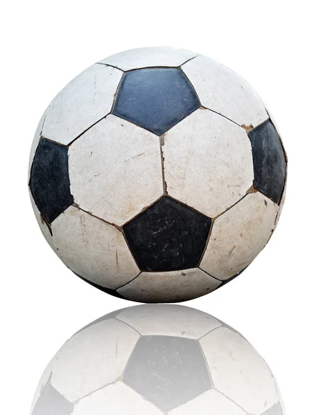 在白色背景上的肮脏足球球 — Φωτογραφία Αρχείου