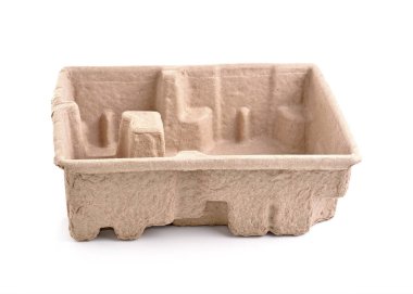 beyaz arkaplanda karton kutu izole