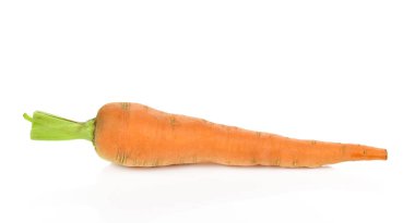 Beyaz arkaplanda havuç izole