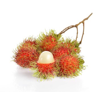 Rambutan tatlı lezzetli meyve beyaz arka planda izole