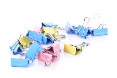 çok renkli kağıt beyaz zemin üzerine izole klip.