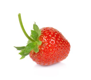 taze çilek beyaz bir arka plan üzerine yerleştirilen