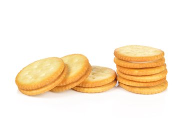 beyaz zemin üzerinde sandviç bisküvi