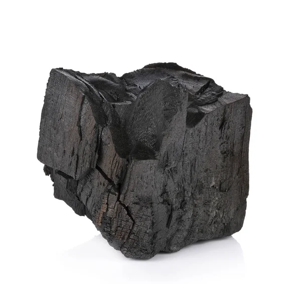 Ahşap kömür beyaz arkaplanda izole.