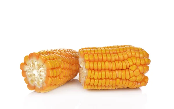 Getrocknete Maiskörner isoliert auf weiß — Stockfoto