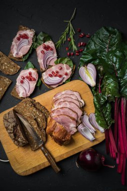 kara tahta üzerinde et