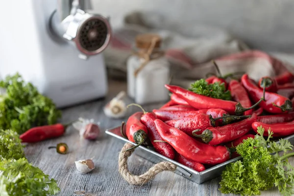 Red Hot mini Pepper på trä bakgrund — Stockfoto