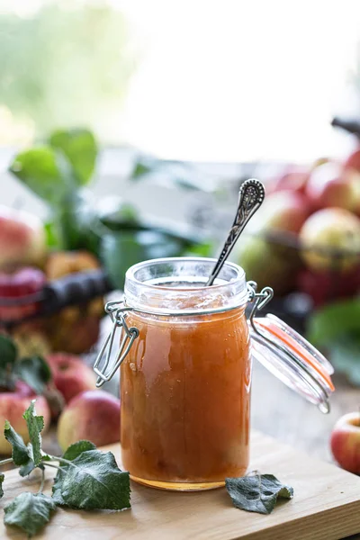 Zelfgemaakte zoete appel jam-biologisch gezond vegetarisch eten. Apple jam appel marmelade. Met Kopieer ruimte. — Stockfoto