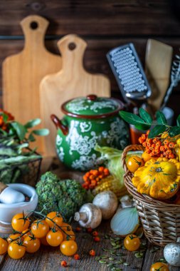 Sebze Bir sepette taze biyo sebze.