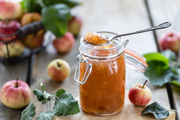 Sweet Apple Jam: Organic Healthy Vegetarian Food (dalam bahasa Inggris). Selai Apple marmalade — Stok Foto