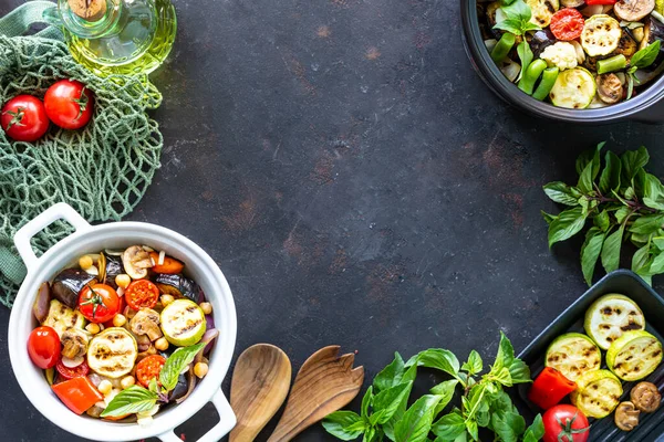 Dieta Nutrição Adequada Legumes Grelhados Com Ingredientes Fundo Escuro Moldura — Fotografia de Stock