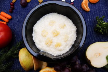 Muz ve elmayla sağlıklı kahvaltı