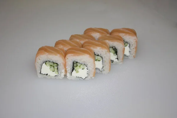 Fresco Delicioso Rollo Sushi Sobre Mesa — Foto de Stock