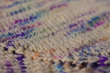 Renkli örgü kumaşın yakın çekimi