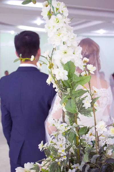 Back View Groom Bride Wedding Day Bouquet Flowers Foreground — Fotografia de Stock