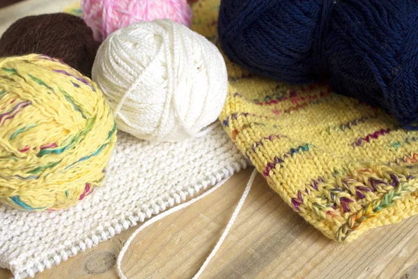 Knitting Sweater Yarn Balls Table — 图库照片