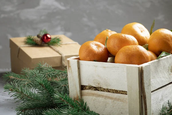 Tangerinas Caixa Madeira Presente Árvore Natal — Fotografia de Stock