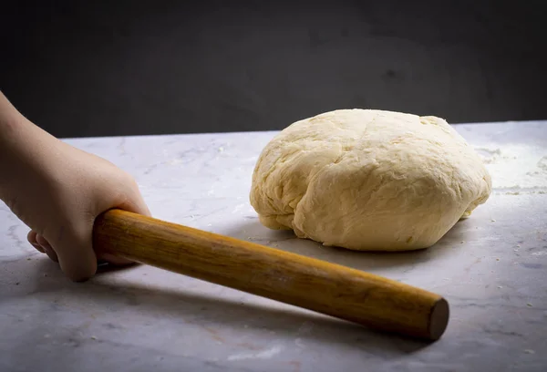 Fresh Dough Hand Rolling Pin Table — Stockfoto