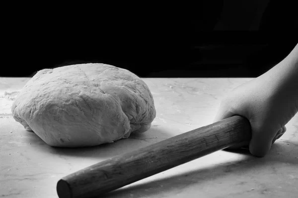 Fresh Dough Hand Rolling Pin Table — Stockfoto