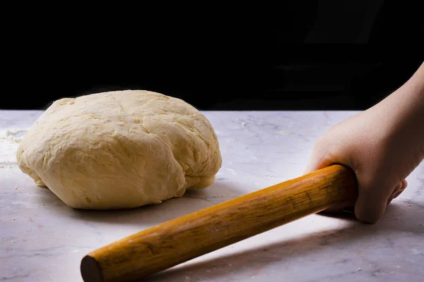 Fresh Dough Hand Rolling Pin Table — Stockfoto